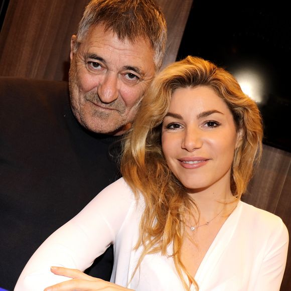 "Je n'ai pas un métier comme les autres, pas une vie sentimentale comme les autres. Je n'ai rien fait dans l'ordre : j'ai épousé un homme de 28 ans de plus que moi, plus âgé que mon père", a glissé la comédienne. 

Jean-Marie Bigard avec sa femme Lola Marois Bigard - 38ème salon du livre de Paris à la Porte de Versailles le 17 mars 2018. © Cédric Periin/Bestimage