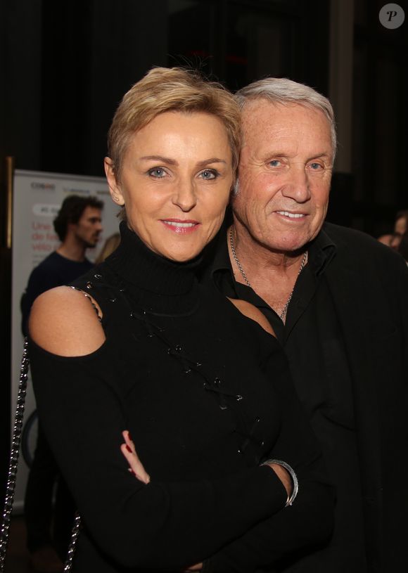 Exclusif - Yves Rénier et sa femme Karin lors de la soirée de lancement de "Cosmo Connected", le premier feu de freinage connecté pour moto, scooter ou vélo au Café de l'Homme à Paris le 25 Janvier 2018.
© Guignebourg-Vereen/Bestimage