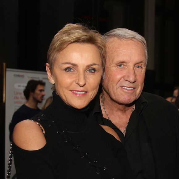 Exclusif - Yves Rénier et sa femme Karin lors de la soirée de lancement de "Cosmo Connected", le premier feu de freinage connecté pour moto, scooter ou vélo au Café de l'Homme à Paris le 25 Janvier 2018.
© Guignebourg-Vereen/Bestimage