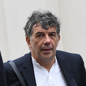 Le 5 juin, Stéphane Plaza a pris la parole publiquement pour la première fois depuis sa condamnation à douze mois de prison avec sursis, affirmant son innocence et dénonçant un "scandale judiciaire". 

Exclusif - Stéphane Plaza arrive à la Maison de la Chimie à Paris avec ses avocats pour donner une conférence de presse.