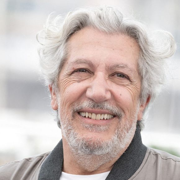 Alain Chabat assiste au photocall de L'amour Ouf (Beating Hearts) lors du 77ème Festival de Cannes au Palais des Festivals le 24 mai 2024 à Cannes, France. Photo by David NIVIERE/ABACAPRESS.COM