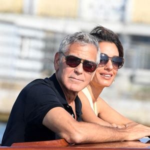 George Clooney et Amal Clooney arrivent avant le 82e Festival international du film de Venise, le 26 août 2025, à Venise, en Italie. Photo par GPress/Splash News/ABACAPRESS.COM