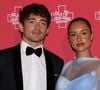 Lors de cette soirée, Alexandra portait une robe bleue similaire à celle de Charlene de Monaco, un choix qui a intrigué certains observateurs.
Charles Leclerc et sa compagne Alexandra Saint Mleux - 76ème Bal de la Croix Rouge dans la salle des Etoiles à Monaco le 12 juillet 2025. © Claudia Albuquerque/Bestimage