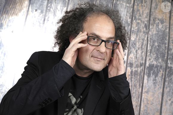 Certains étudiants consommeraient plus de trois canettes de 500 ml de boissons énergisantes par jour. 

Exclusif - Portrait de Laurent Karila à Paris, le 29 janvier 2024.
© Cédric Perrin/Bestimage