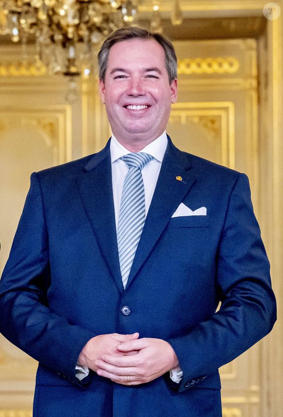 En cas de scénario catastrophe, le frère cadet de Guillaume prendra le relais.

Le prince Guillaume, grand-duc héritier de Luxembourg, - Signature du décret dans le cadre de la nomination du Grand-Duc héritier de Luxembourg comme Lieutenant-Réprésentant à Luxembourg, le 8 octobre 2024. 
© Dana Press / Bestimage