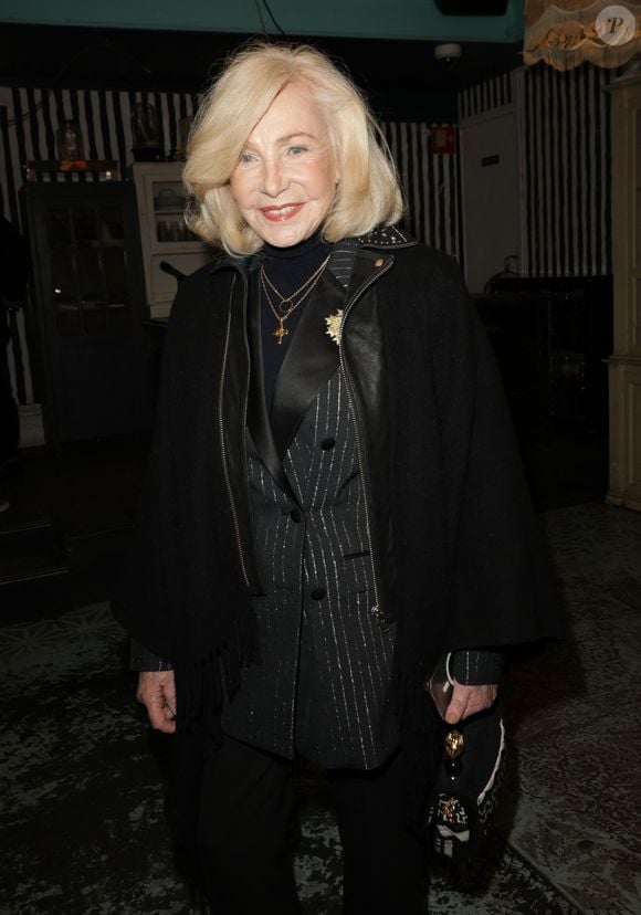 Michèle Torr - La ministre de la Culture Rachida Dati remet les insignes de l’ordre des Arts et des Lettres à Mine Vergès et Virginie Clerico-Patsouris suite à la présentation d'un plan de soutien et de reconnaissance des cabarets au Moulin Rouge à Paris le 21 janvier 2025. © Coadic Guirec/Bestimage
