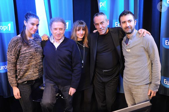 Thierry Ardisson et Michel Drucker dans "Faites entrer l'invité" sur Europe 1 en 2013 © Guillaume Gaffiot /Bestimage