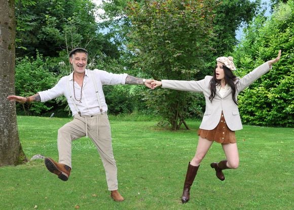 Puis Catherine Davydzenka de conclure : "Il n’y a pas de corrélation entre les 28 ans d’écart et le temps que les gens passent ensemble". 

Exclusif - Rendez-vous avec Catherine Davydzenka et son compagnon Stéphane Blancafort (partenaire dans la série "Ici tout commence") en marge du Festival du Cinéma Francais et de la Gastronomie d'Aix-les-Bains, France, le 6 juin 2025. © Denis Guignebourg/Bestimage