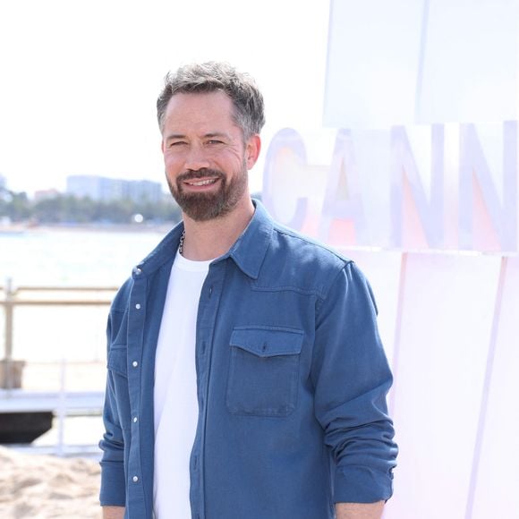 Emmanuel Moire - Photocall de "Demain nous appartient" lors du 7ème festival international Canneséries à Cannes, le 6 avril 2024. 
© Denis Guignebourg / Bestimage