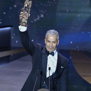 César du meilleur acteur pour Sami Bouajila Dans "Un Fils" sur scène lors de la 46ème cérémonie des César à l'Olympia à Paris le 12 mars 2021. ©  Pierre Villard/ Pool / Bestimage