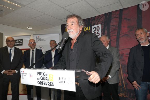 Il n’a jamais digéré sa soirée de 2005, où son film 36 Quai des Orfèvres est reparti sans récompense.

Olivier Marchal lors de la remise du prix du Quai des Orfèvres au 36 à Paris, siège de la police judiciaire le 5 novembre 2024. © Didier Sabardin / Bestimage