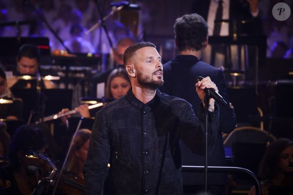 Exclusif - Matt Pokora (M. Pokora) lors de l'enregistrement de l'émission Le Grand Echiquier - Spécial Claude François présentée par C.Chazal et A.Manoukian et diffusée le 13 janvier sur France, à l'Opéra royal du château de Versailles, accompagné par l'Orchestre de l'Opéra Royal à Versailles, France, le 16 septembre 2025. Jack Tribeca/Bestimage