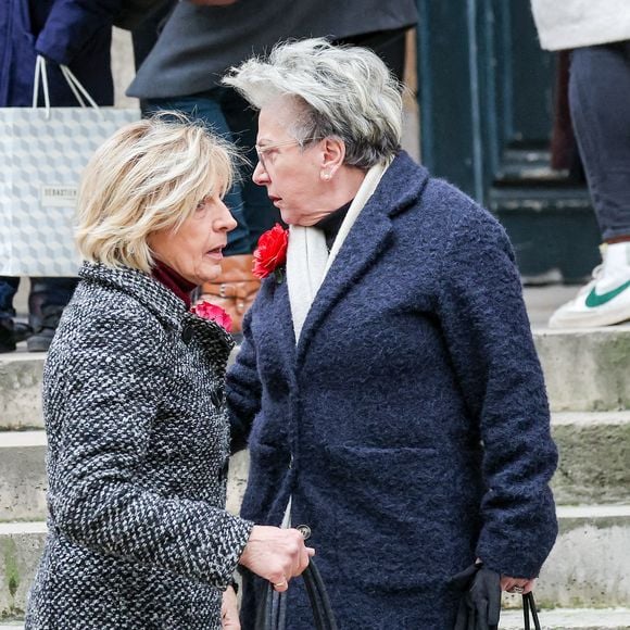 Evelyne Dhéliat et Françoise Laborde, la soeur de la défunte - Arrivées aux obsèques de C.Laborde en l’église Saint-Roch à Paris, le 6 février 2025. 
© Jacovides - Moreau / Bestimage