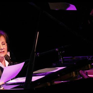 Exclusif - Marie-Paule Belle retrouve sur scène Serge Lama le temps d'une chanson, "Celui", le jour de son anniversaire à l'Olympia à Paris. Le 11 février 2018
© Alain Guizard / Bestimage