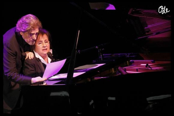 Exclusif - Marie-Paule Belle retrouve sur scène Serge Lama le temps d'une chanson, "Celui", le jour de son anniversaire à l'Olympia à Paris. Le 11 février 2018
© Alain Guizard / Bestimage