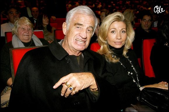 Jean-Paul Belmondo et Natty assistent au spectacle "Laurent Gerra flingue en musique", au Palais des Congrès de Paris en 2007.

© RINDOFF-GUIREC / BESTIMAGE