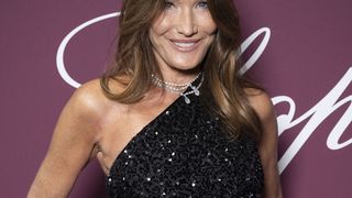 Carla Bruni : Sa fille Giulia lui a fait promettre de ne plus boire pendant un an, comment vit-elle ce changement ?