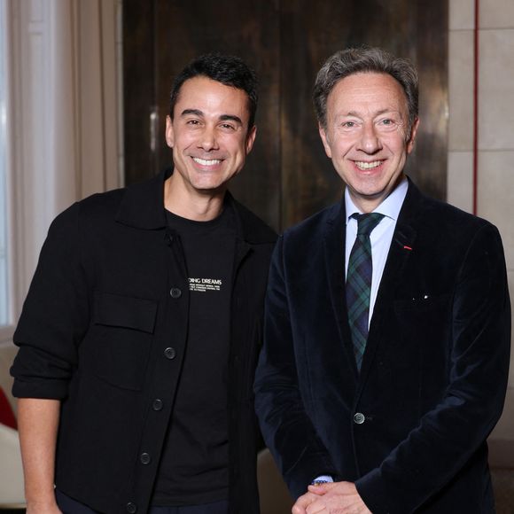 En couple depuis cinq ans, les deux hommes ne se quittent plus. Stéphane Bern reconnaît que cette relation l'a profondément fait évoluer.

Stéphane Bern et Yori Bailleres lors de la Saint Clément au restaurant Alain Ducasse Baccarat, à Paris, France, le 20 novembre 2025. 

Photo de Denis Guignebourg/Bestimage