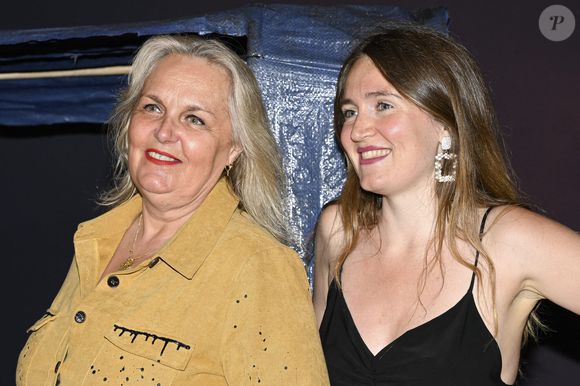 Valerie Damidot et Roxanne Damidot assistent à la première de "Indiana Jones et le cadran du destin" au Grand Rex le 26 juin 2023 à Paris, France. Photo par Victor Joly/ABACAPRESS.COM