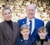 Albert, Charlene et les enfants se sont rendus en Bretagne et en Normandie au début du mois d'avril.
Le prince Albert II de Monaco, La princesse Charlène de Monaco, La princesse Gabriella de Monaco, comtesse de Carladès, Le prince Jacques de Monaco, marquis des Baux lors d'une visite au Fort la Latte, Château de La Roche Goyon à Plévenon. Le donjon fut érigé par Etienne III de Goyon, seigneur de Matignon

© Olivier Huitel / Pool / Bestimage