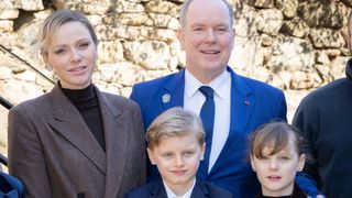 Albert et Charlene de Monaco : Leur déjeuner secret avec Jacques et Gabriella dans un village de 1700 habitants, une organisation très conditionnée
