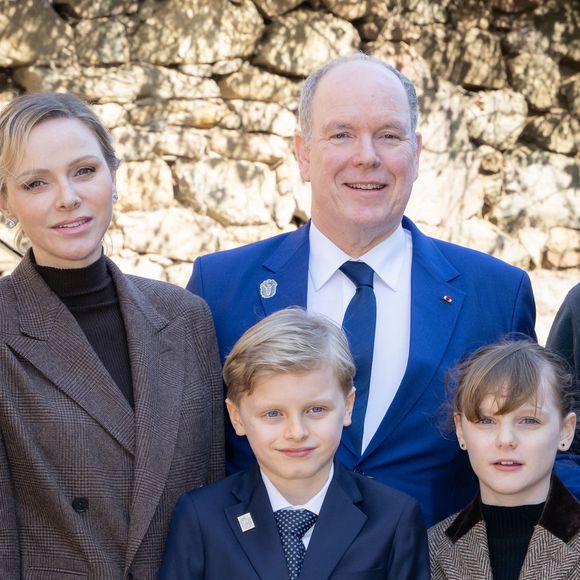 Albert, Charlene et les enfants se sont rendus en Bretagne et en Normandie au début du mois d'avril.
Le prince Albert II de Monaco, La princesse Charlène de Monaco, La princesse Gabriella de Monaco, comtesse de Carladès, Le prince Jacques de Monaco, marquis des Baux lors d'une visite au Fort la Latte, Château de La Roche Goyon à Plévenon. Le donjon fut érigé par Etienne III de Goyon, seigneur de Matignon

© Olivier Huitel / Pool / Bestimage