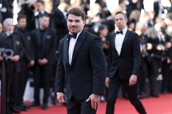 Antoine Dupont - Antoine Dupont et sa compagne Iris Mittenaere se retrouvent sur les marches  du film « Dossier 137 » lors du 78ème Festival International du Film de Cannes le 15 mai 2025.

© Jacovides / Moreau / Bestimage
