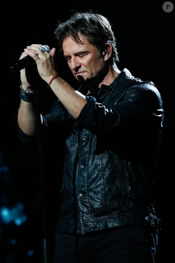 Exclusif - David Hallyday chante "Sang pour sang" en duo virtuel avec son père Johnny en utilisant l'IA - Enregistrement de l'émission "Les disques d'or de l'année" au Dôme de Paris, présentée par E.Gossuin et diffusée le 24 décembre à 21h10 sur M6
© Christophe Clovis / Bestimage