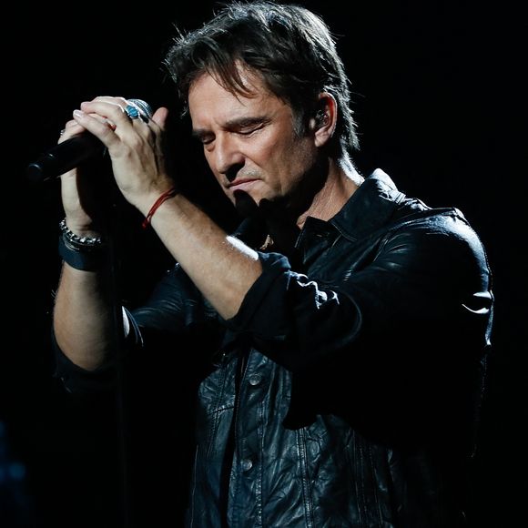 Exclusif - David Hallyday chante "Sang pour sang" en duo virtuel avec son père Johnny en utilisant l'IA - Enregistrement de l'émission "Les disques d'or de l'année" au Dôme de Paris, présentée par E.Gossuin et diffusée le 24 décembre à 21h10 sur M6
© Christophe Clovis / Bestimage