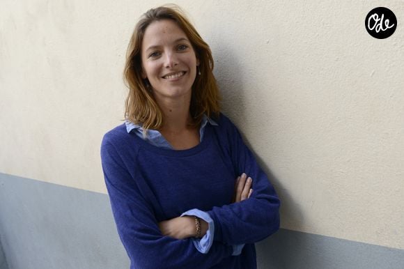Elodie Varlet avant la lecture de la dictée ELA à l'école élémentaire de Saint Gabriel à Marseille, le 10 octobre 2016, pour le lancement officiel de la campagne nationale "Mets tes baskets et bats la maladie à l’école".

© Eric Etten/Bestimage