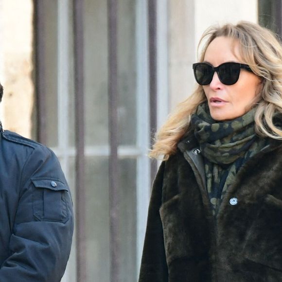 Et Christelle a posé, tout sourire, avec les invités présents.

Laurent Gerra et sa femme Christelle Bardet - Arrivées aux obsèques de Gérard Collomb en la cathédrale Saint-Jean à Lyon le 29 novembre 2023. © Romain Doucelin/Bestimage
