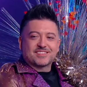Juré historique de Danse avec les stars, Chris Marques est célèbre pour ses tenues extravagantes.
Chris Marques assume ses vestes toujours plus originales sur le plateau de "Danse avec les stars".