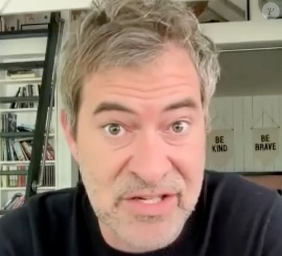 Lui ayant donné la réplique dans "The Morning Show", Mark Duplass n'a pas manqué de salué sa mémoire : "Je l’aimais vraiment, et j’aimais ce qu’il représentait. Nous n’avons pas passé des milliers d’heures ensemble, mais nous étions spirituellement très proches (...)", a t-il exprimé, le coeur lourd comme l'a rapporté "The Hollywood reporter".

Mark Duplass -  dans "Good Morning America" - en 2025. (Capture d'écran).
