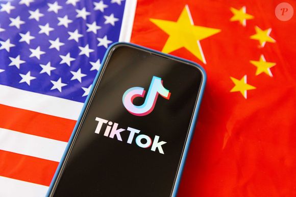 En France, l'application est uniquement interdite sur les téléphones professionnels de 2,5 millions de fonctionnaires travaillant pour l'État

Illustrations interdiction TikTok aux Etats-Unis
