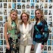Maria Carolina de Bourbon des Deux-Siciles rayonne sur ses terres natales : entre art, glamour et soirée d’exception, elle prend la pose avec sa soeur et ses parents