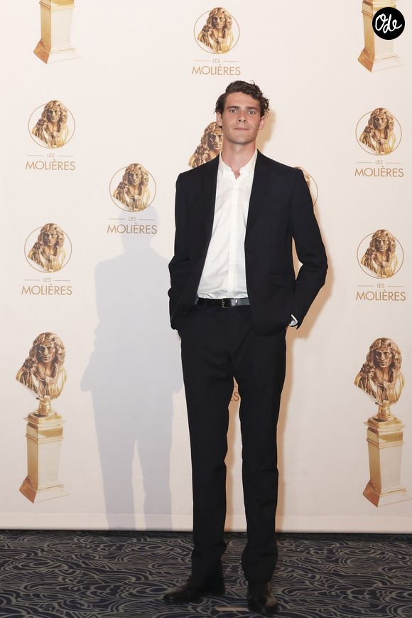 Son frère cadet, Guillaume de Saint Sernin, s'illustre également comme comédien et acteur de théâtre.

Guillaume de Saint Sernin, lors de la 37ème Nuit des Molières aux Folies Bergère à Paris le 4 mai 2026.

© Jack Tribeca / Bestimage