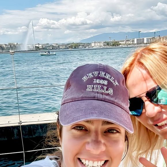 Anouchka Delon et sa mère Rosalie Van Breemen, photo partagée le 2 août 2025 sur Instagram.