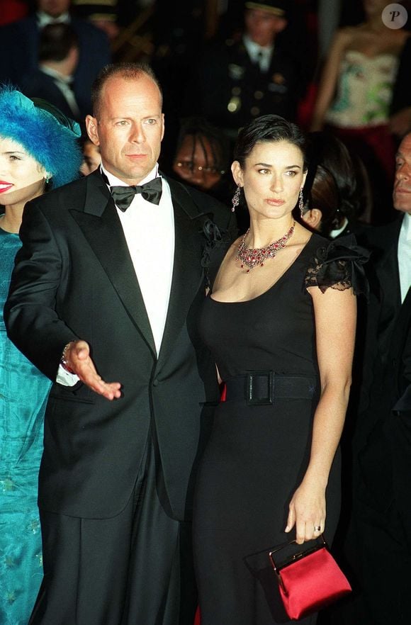 Bien que séparé depuis des dizaines d'années, le couple Moor / Willis reste solide !

Demi Moore et Bruce Willis au Festival de Cannes, France, le 8 mai 1997. Photo by Picture Alliance/DPA/ABACAPRESS.COM