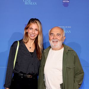 Gérard Jugnot et sa femme Patri­cia Campi - Tapis rouge lors de la 8ème édition du Festival Cinéroman à Nice le 01 Octobre 2026. © Jacovides-Bebert/Bestimage