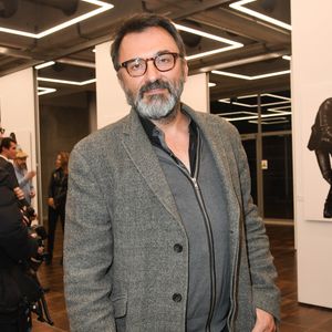 Frédéric Lopez - Vernissage de l'exposition "Quand le masque tombe" de Stéphane de Bourgies sur le toit de la Grande Arche à Paris, le 12 mars 2019. 
© Coadic Guirec/Bestimage