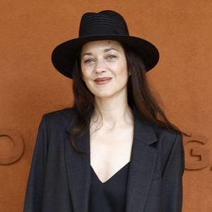 L'actrice était assise juste à côté de Jean Dujardin dans les tribunes
Marion Cotillard lors des Internationaux de France de Tennis de Roland Garros, à Paris, France © Jacovides-Moreau/Bestimage