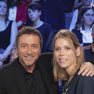 Bernard Montiel et Tiphaine Auzière sur le plateau de l'émission "Touche pas à mon poste" (TPMP) diffusée en direct sur C8 le 19 décembre 2024  © Jack Tribeca / Bestimage