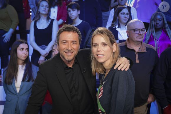 Bernard Montiel et Tiphaine Auzière sur le plateau de l'émission "Touche pas à mon poste" (TPMP) diffusée en direct sur C8 le 19 décembre 2024  © Jack Tribeca / Bestimage