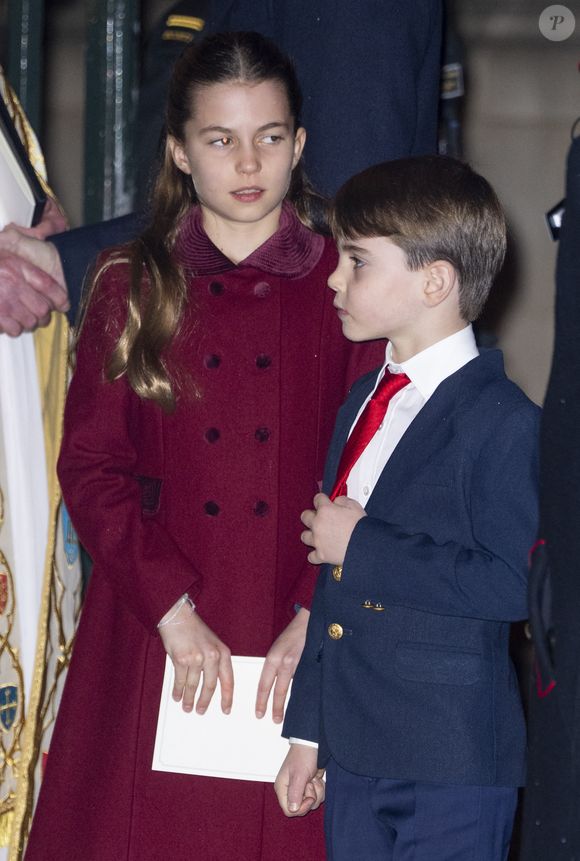 Ce qui signifie qu'il serait 35 fois moins riche que sa grande sœur

La princesse Charlotte de Galles et le prince Louis de Galles à la messe "Together At Christmas Carol" à l'abbaye de Westminster à Londres, Royaume-Uni, le 6 décembre 2024. GOFF INF / BESTIMAGE