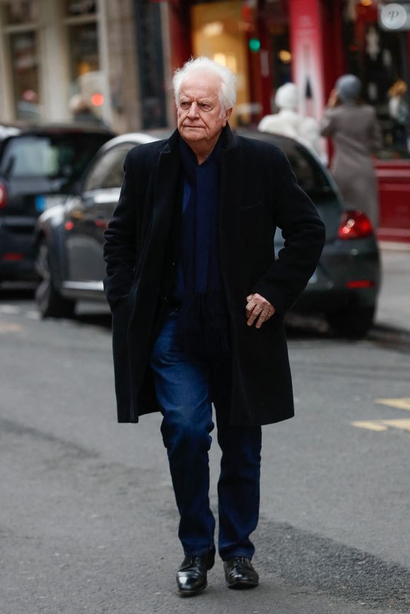 Dernier hommage à Niels Arestrup, André Dussollier présent

André Dussollier - Arrivées aux obsèques de Niels Arestrup à l'Église Saint-Roch à Paris. 
© Christophe Clovis / Bestimage