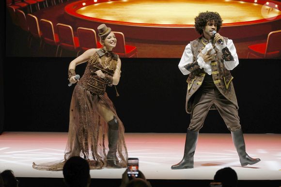 Priscilla Betti - Pour célébrer ses 30 ans, le Salon du Chocolat de Paris réinvente son mythique défilé de robes en chocolat autour d’une thématique inédite : la Comédie Musicale, à Paris mardi 28 octobre 2025. © Christophe Aubert via Bestimage
