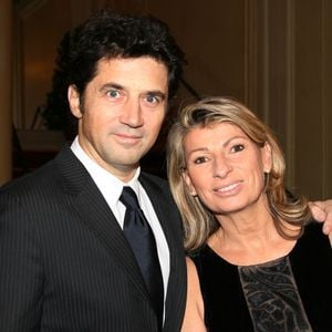 Bruno Madinier et son épouse arrivent à la soirée de gala au profit de l'association Enfance Majuscule, qui s'est tenue à la salle Gaveau à Paris, France, le 3 février 2009. Photo par Denis Guignebourg/ABACAPRESS.COM