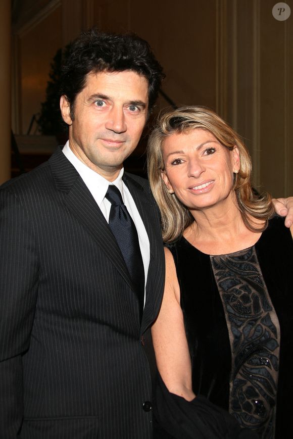 Bruno Madinier et son épouse arrivent à la soirée de gala au profit de l'association Enfance Majuscule, qui s'est tenue à la salle Gaveau à Paris, France, le 3 février 2009. Photo par Denis Guignebourg/ABACAPRESS.COM