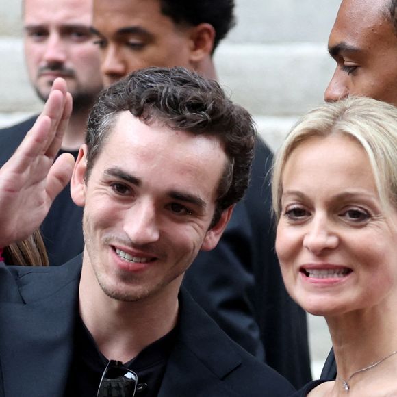Gaston Ardisson, Audrey Crespo-Mara et son fils Sékou - Sorties des obsèques de Thierry Ardisson en l’église Saint-Roch de Paris, France, le 17 juillet 2025. 

© Clovis-Jacovides/Bestimage