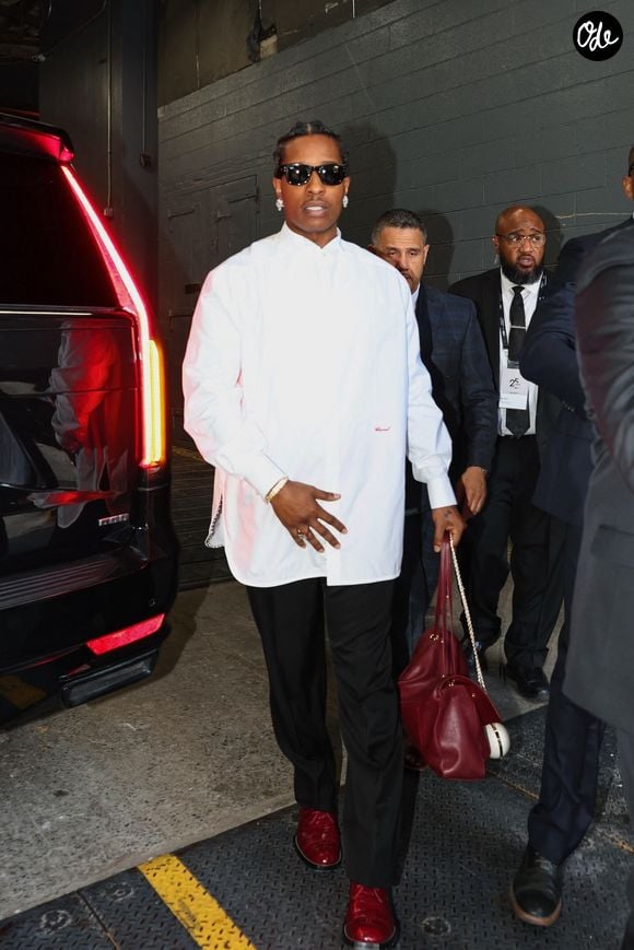 New York, NY A$AP Rocky fait une entrée élégante aux Spring Studios à New York pour recevoir le prix inaugural Tribeca X Filmmaker of the Year lors du festival du film de Tribeca. 

Backgrid USA / Bestimage